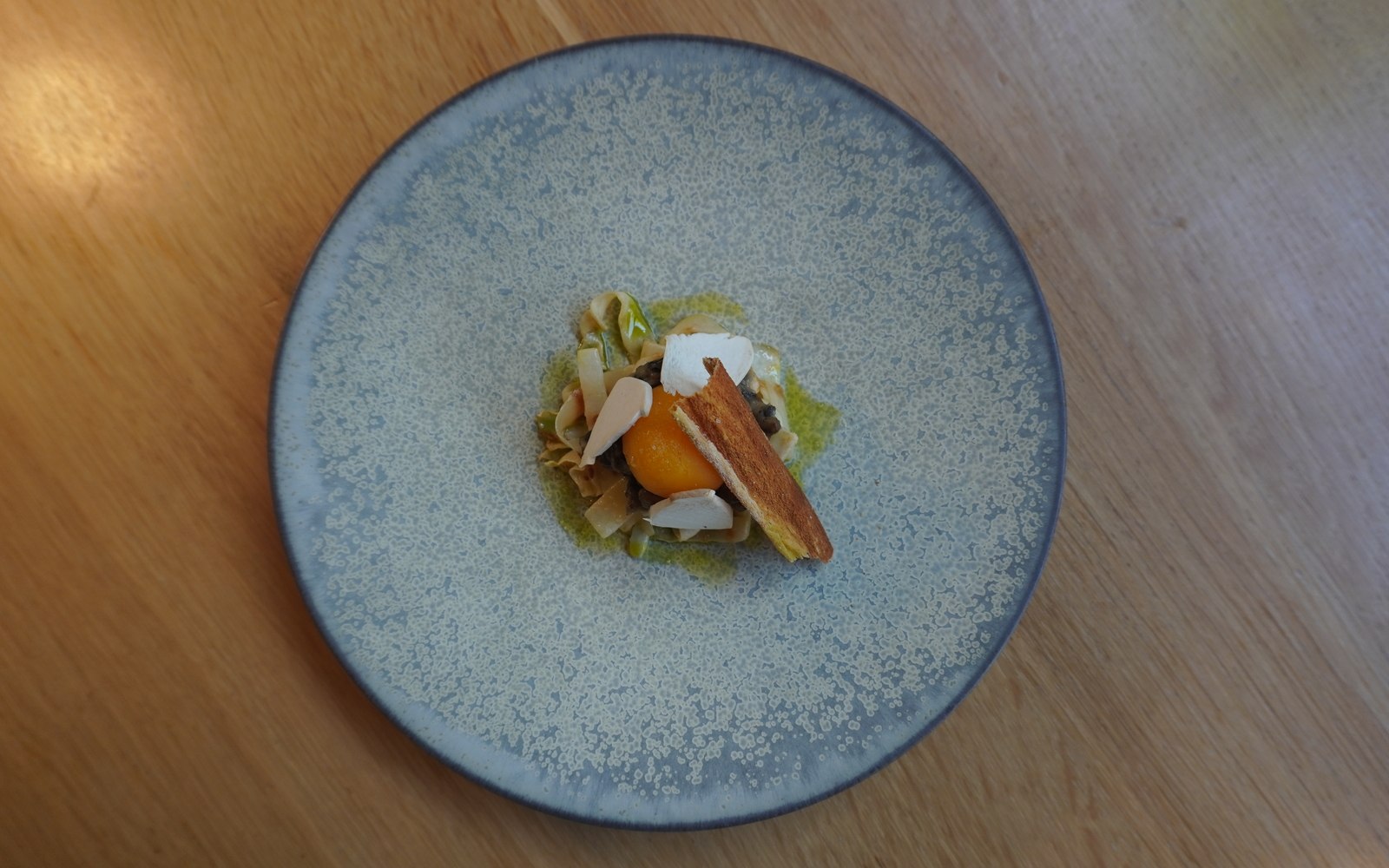 Restaurant Wannee: gerecht 'Celeriac' met knolselderij-tagliatelle, paddenstoelenragout en eigeel